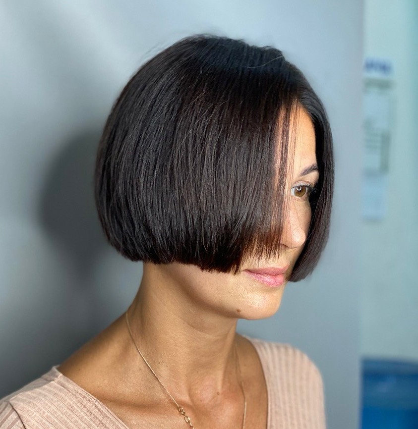 Cheekbone-Skimming Bob Over 40