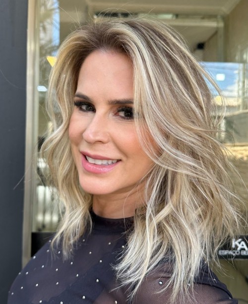 Shattered Medium Hairstyle for Fine Hair