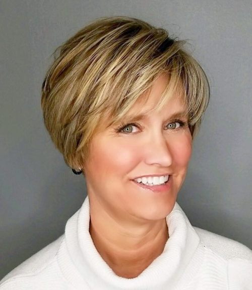 Short Voluminous Feathered Hairstyle Over Caramel Bronde Pixie Bob