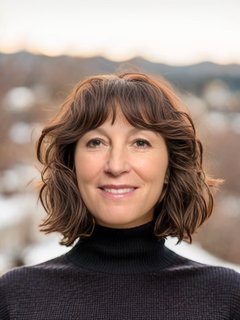 Wavy French Bob with Bottleneck Bangs