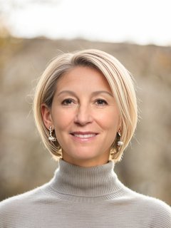 Sleek Chin-Length Bob with Ear Tuck