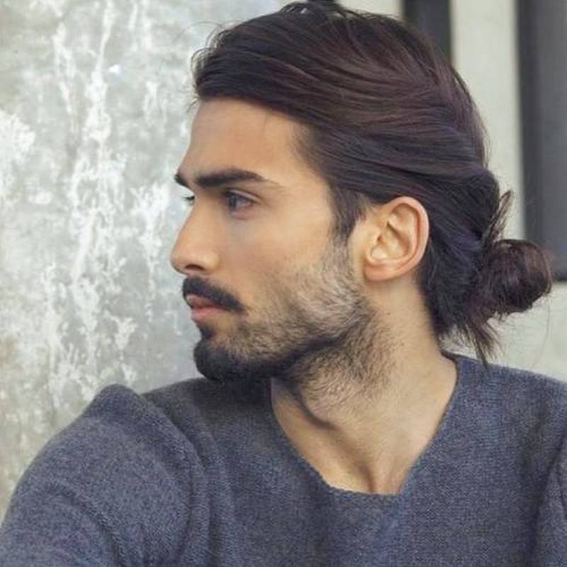 Men's long hair. Мужские причёски с длинными волосами и бородой. Длинные прически мужские с хвостом с бородой. Мужской стиль с длинными волосами. Парни с длинными волосами.