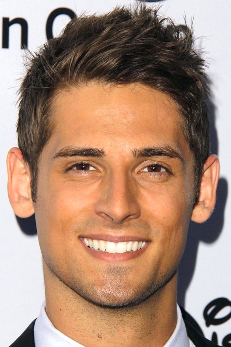 Мужик с большими ушами. Jean-luc Bilodeau. Мужские стрижки. Прически для мужчин. Мужские прически для лопоухих.